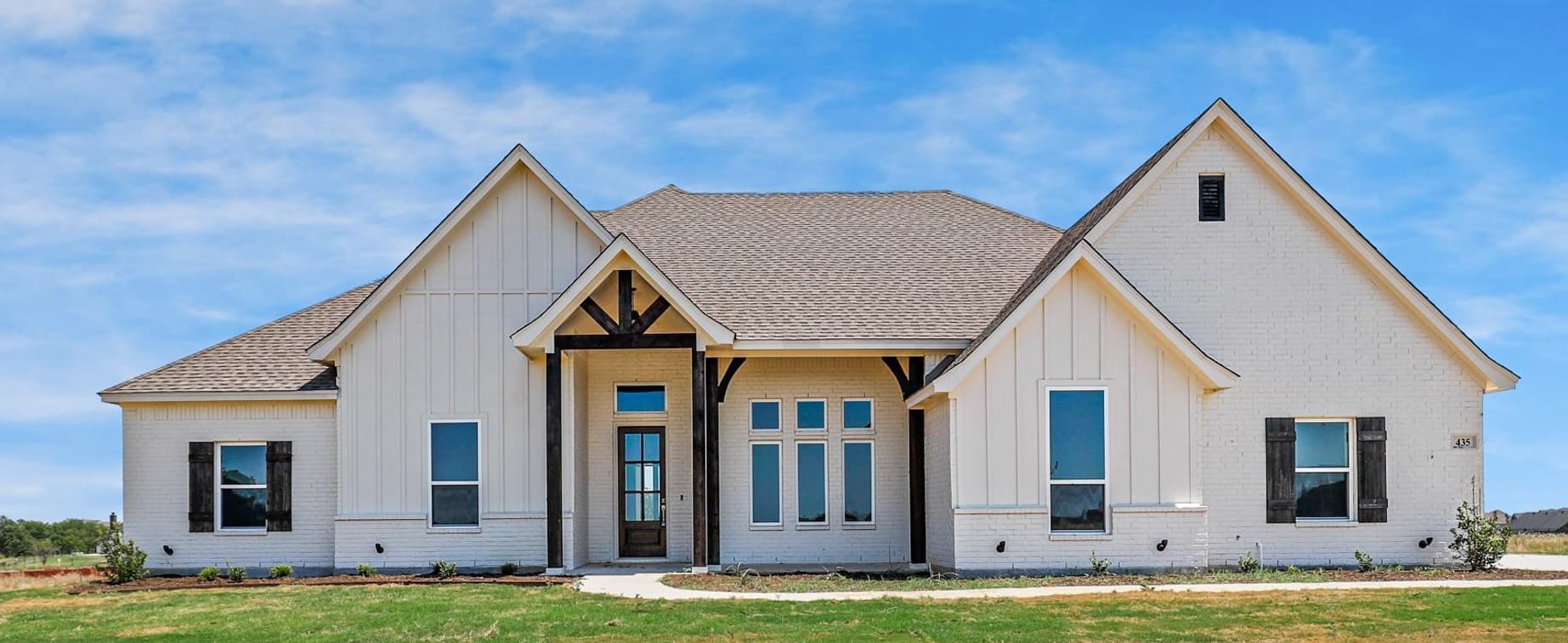 Prior 2644 plan example by Abba River Homes.